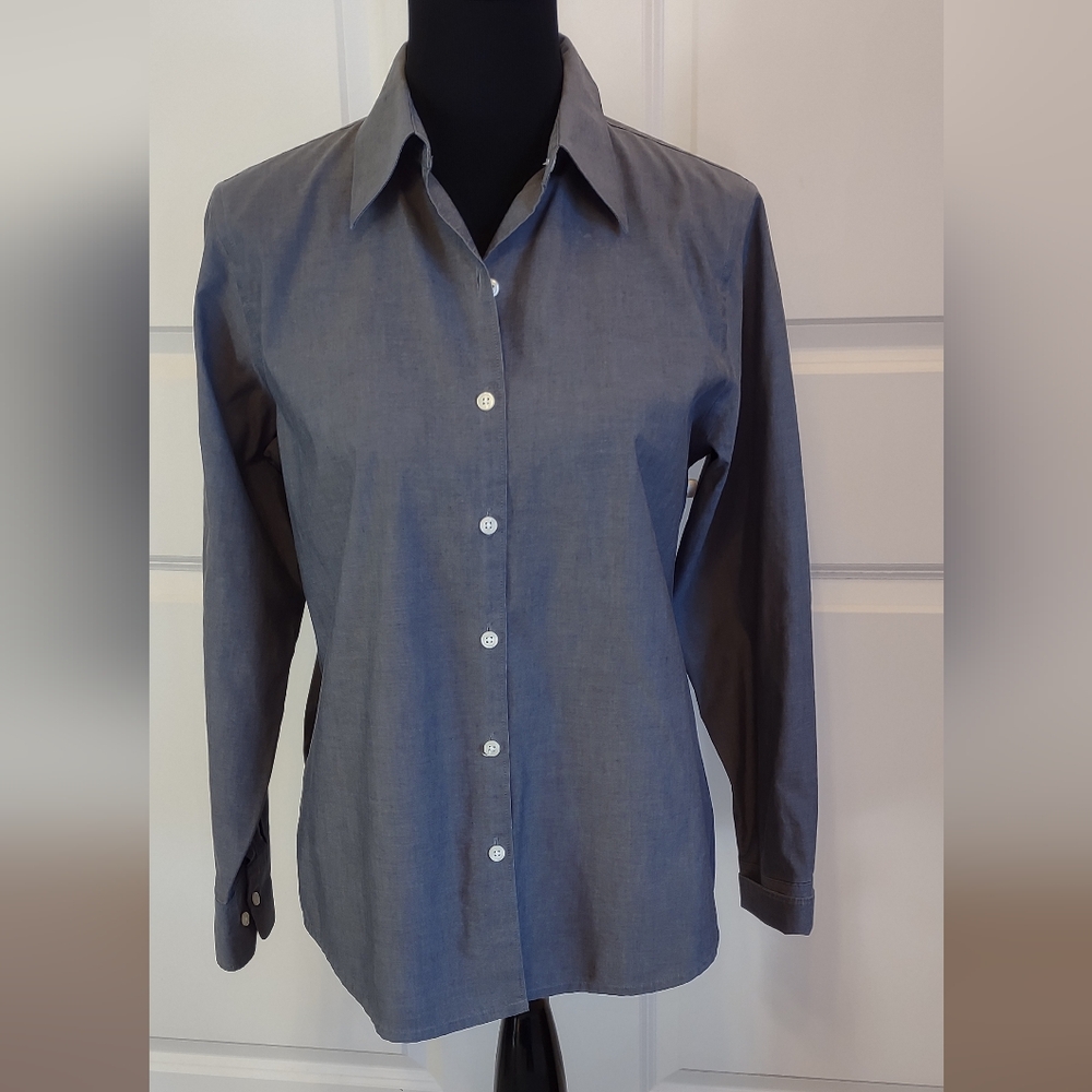 Eddie Bauer Wrinkle Resistant Long Sleeve Button Down Blouse